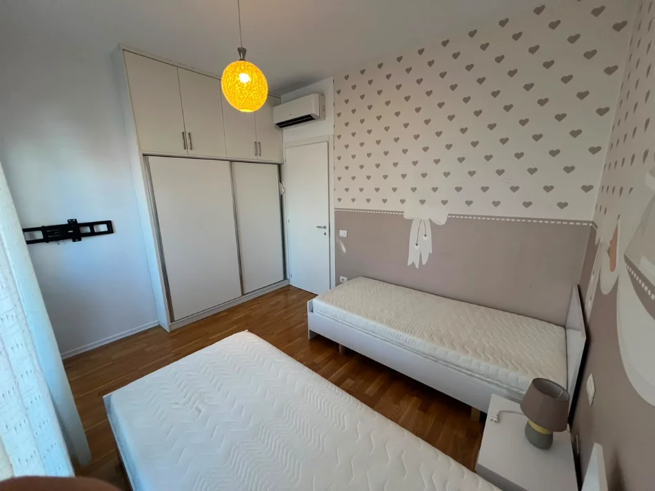 Tirane, jepet me qera apartament 2+1 Kati 2, 105 m² 1.250 € (Rruga e Barrikadave)