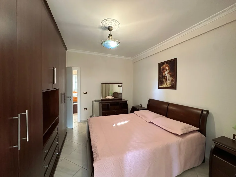 Tirane, Liste me oferta 2+1+Ballkon Kati 6, 90 m² (parku i autobusave)