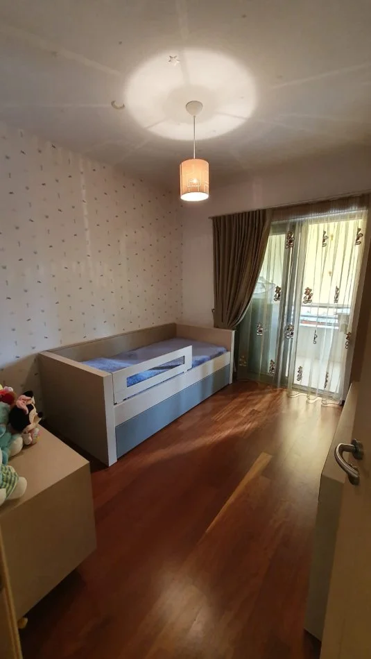 Tirane, shitet apartament 2+1+Ballkon Kati 8, 80 m² 250.000 € (Rruga e Kosovareve)