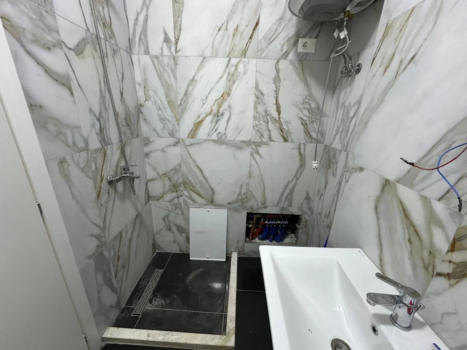 Tirane, shitet 2+1+Ballkon , 