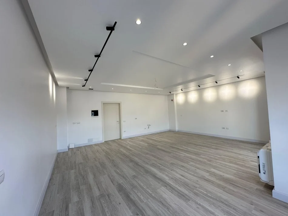 Tirane, shitet 3+1+Ballkon Kati 8, 157 m² 420.000 € (KOMUNA E PARISIT)