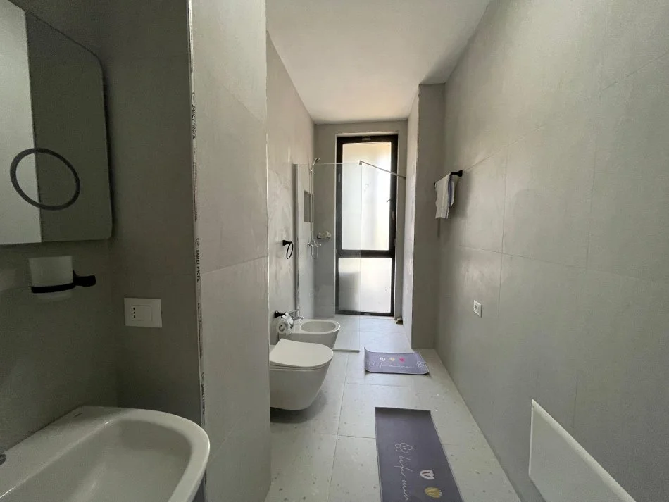 Tirane, jepet me qera 1+1 Kati 3, 60 m² 