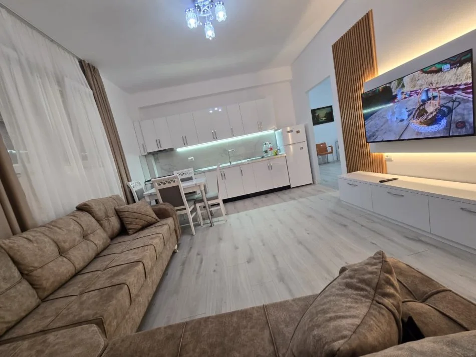 Tirane, jepet me qera apartament 2+1 , 100 m² 400 € (Prane New York School)