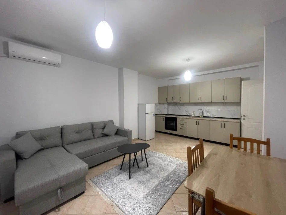 Tirane, jepet me qera apartament 2+1 Kati 1, 80 m² 600 € (5 Maj.)