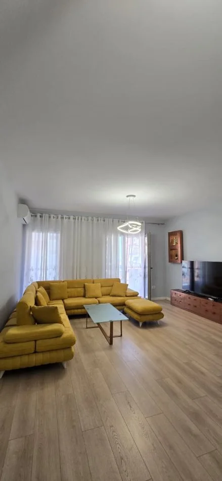 Tirane, jepet me qera apartament 2+1 Kati 4, 116 m² 1.200 € (Delijorgji)