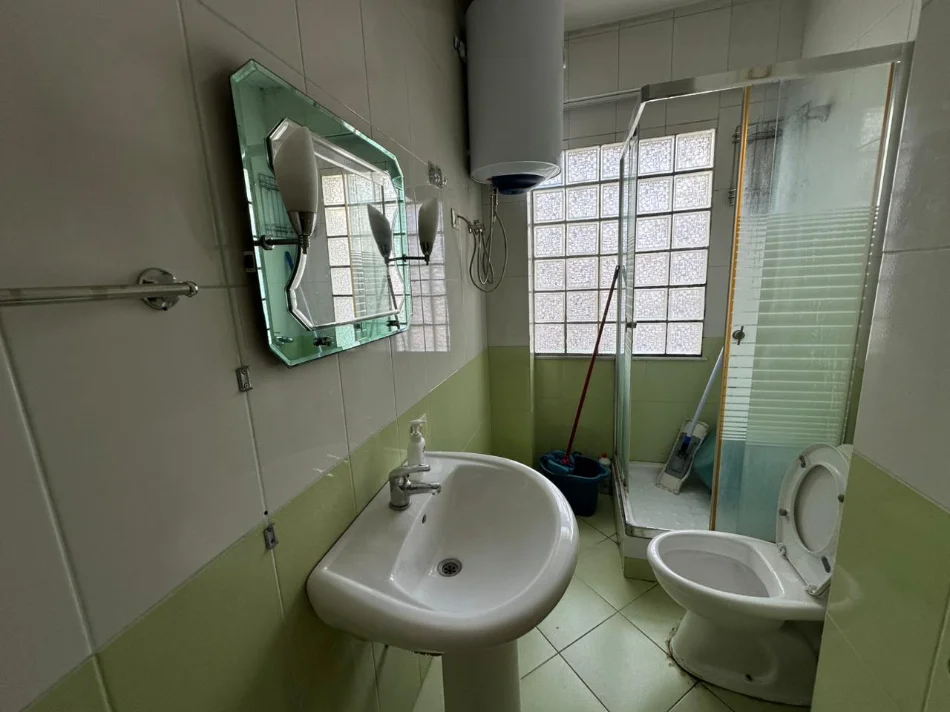 Tirane, jepet me qera apartament 2+1 Kati 5, 110 m² 520 € (Rruga Jordan Misja)