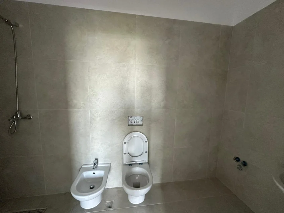 Tirane, shitet apartament 2+1 Kati 3, 143 m² 358.000 € (Liqeni i Thate)