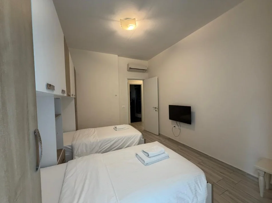 Tirane, jepet me qera apartament 2+1 Kati 2, 100 m² (Komuna e Parisit)