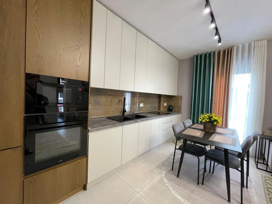 Tirane, jepet me qera apartament 2+1+Ballkon Kati 6, 154 m² 1.000 € (Kodra e Diellit)