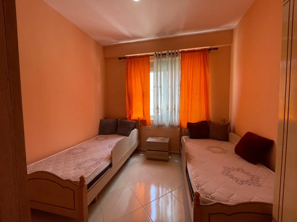 Tirane, shitet apartament 2+1+Ballkon Kati 6, 100 m² (rrethi i selites)