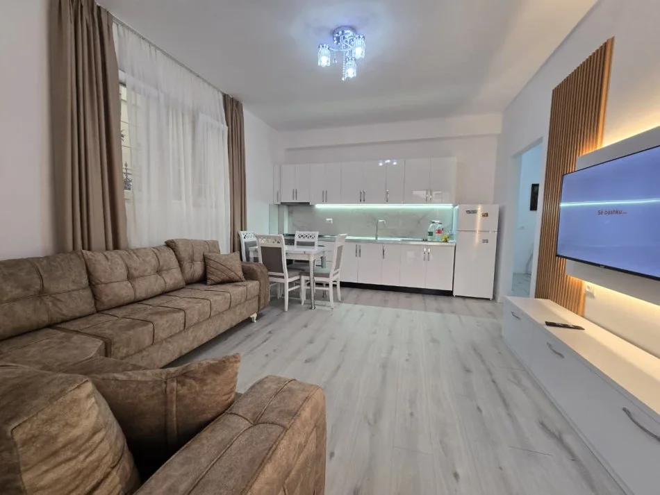 Tirane, jepet me qera apartament 2+1 , 100 m² 400 € (Prane New York School)