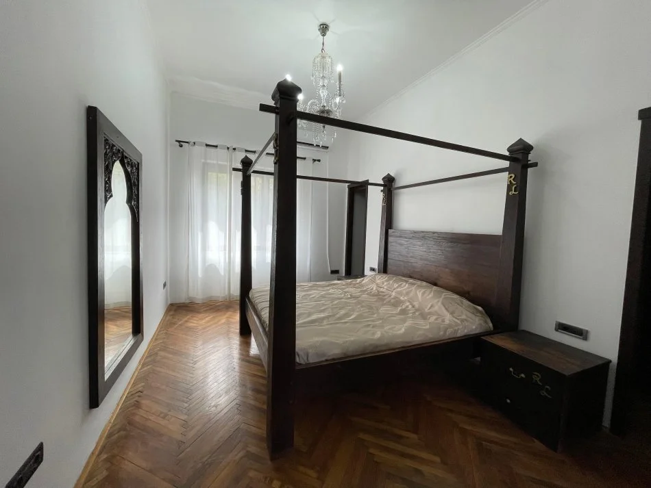 Tirane, jepet me qera 2+1 Kati 3, 120 m² 1.200 € (Tek Burger King)