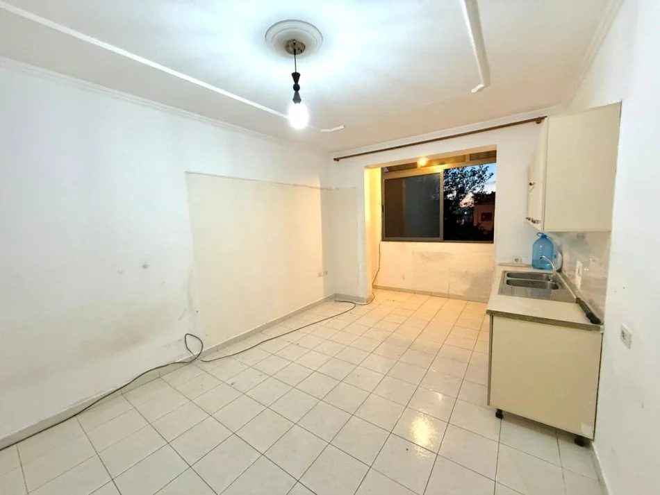 Tirane, shitet garsonier 1+1 Kati 2, 32 m² 50.000 € (Porcelan)