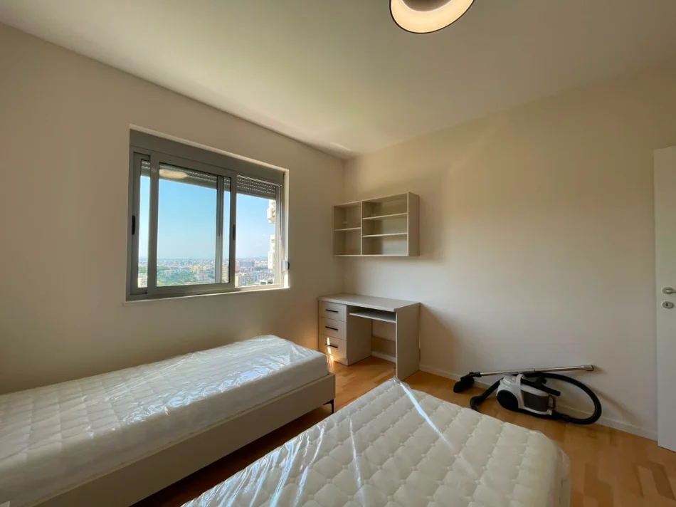 Tirane, jepet me qera apartament 2+1 Kati 3, 105 m² 600 € (Liqeni i Thate)