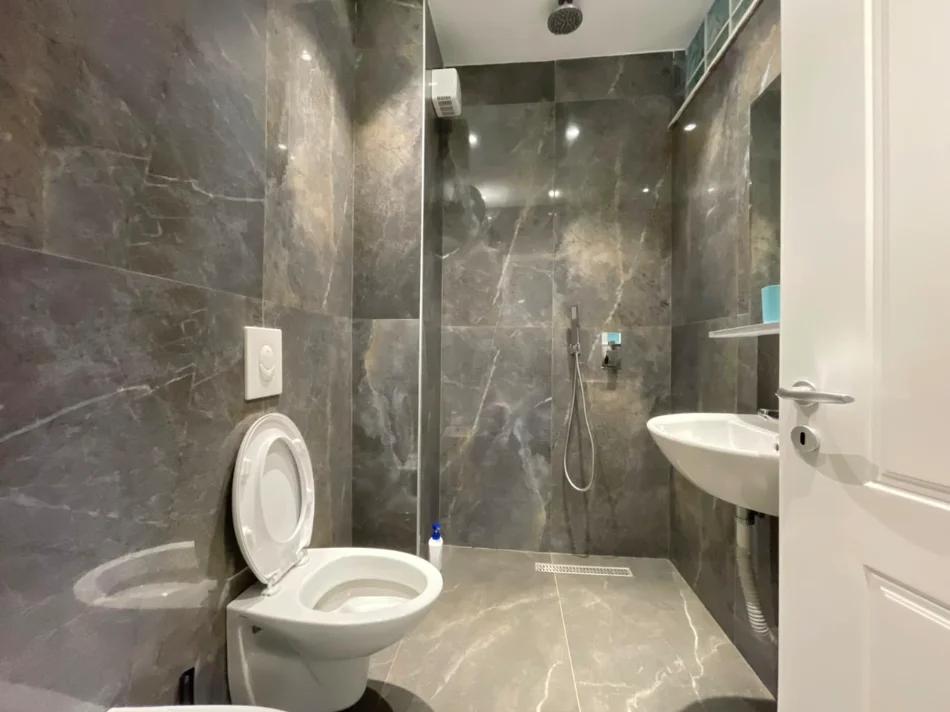 Tirane, jepet me qera apartament 2+1 Kati 1, 110 m² 800 € (Kopeshti Zoologjik)