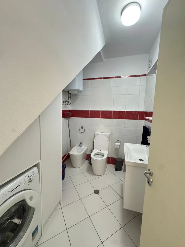 Tirane, jepet me qera apartament duplex 2+1 Kati 2, 110 m² 1.000 € (Kodra e Diellit)