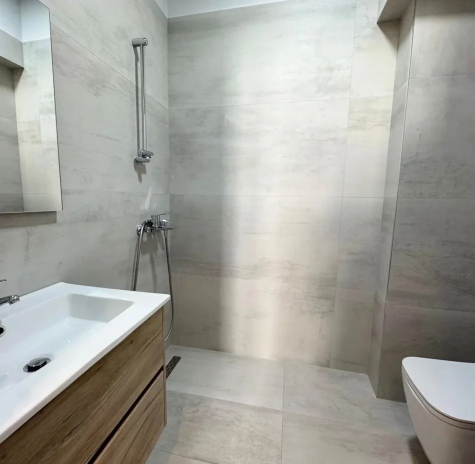 Tirane, shitet 2+1+Ballkon Kati 0, 93 m² 265.000 € (liqeni i thate)