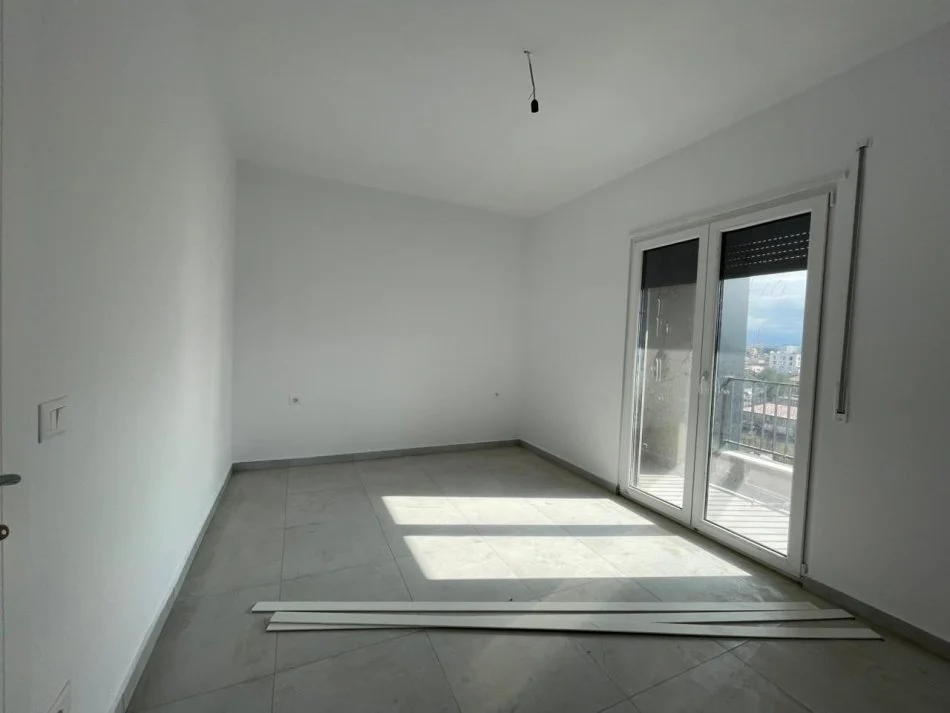 Tirane, shitet apartament 1+1 Kati 3, 77 m² 69.225 € (Kamez)