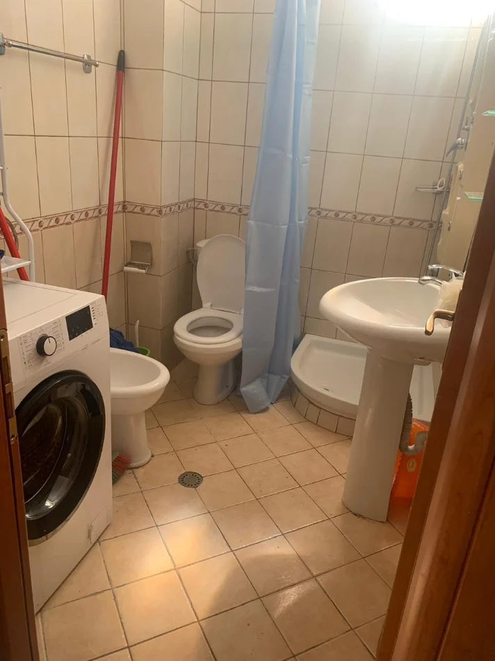 Tirane, jepet me qera apartament 1+1 Kati 5, 62 m² 550 € (Rruga e Durrsit.)