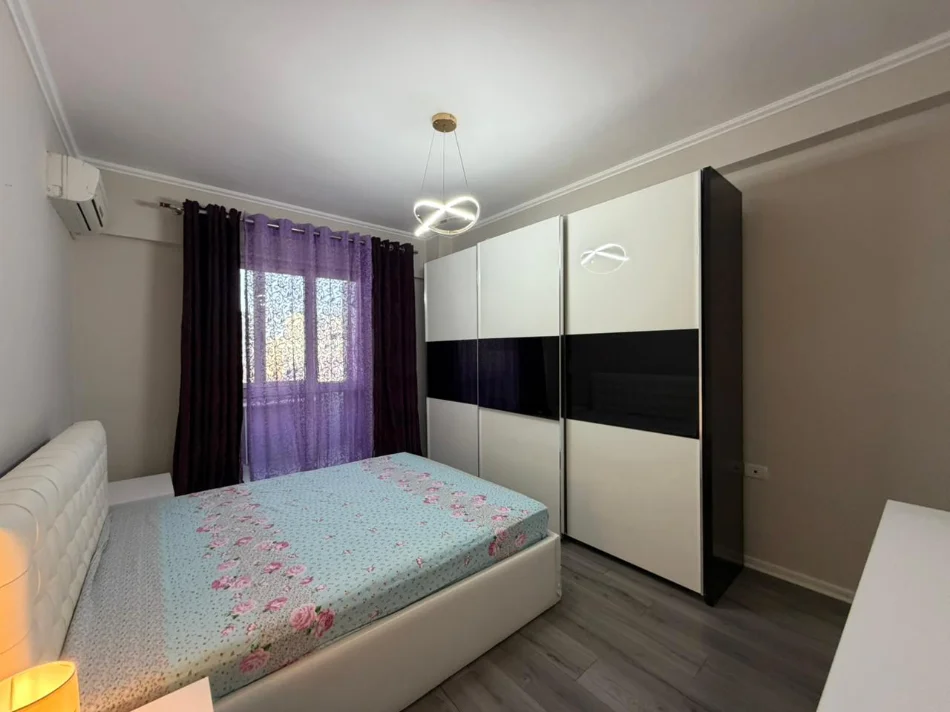 Tirane, jepet me qera apartament 2+1 Kati 2, 112 m² 850 € (Rruga e Barrikadave)