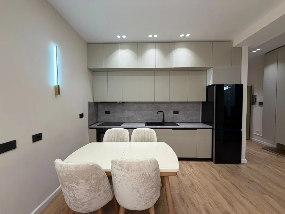 Tirane, jepet me qera apartament 1+1 Kati 4, 68 m² 1.400 € (Stadiumi Air Albania)