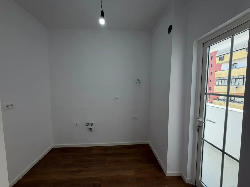 Tirane, shitet apartament 1+1 Kati 5, 54 m² 98.000 € (Porcelan)