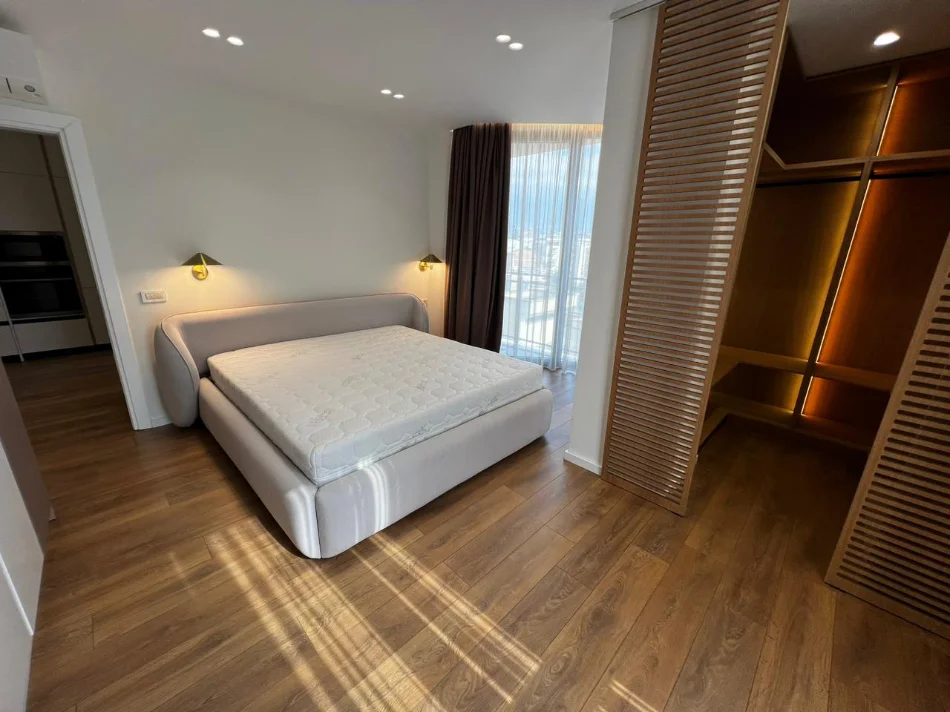 Tirane, jepet me qera apartament 2+1 Kati 4, 110 m² 1.100 € (Rruga Mine Peza)