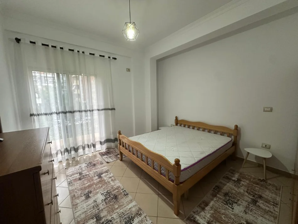Tirane, jepet me qera apartament 2+1 Kati 2, 119 m² 420 € (Astir)