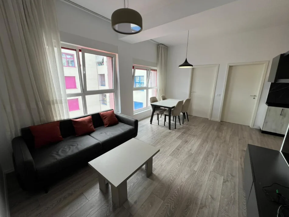 Tirane, jepet me qera apartament 2+1 Kati 7, 85 m² 450 € (Ali Demi)