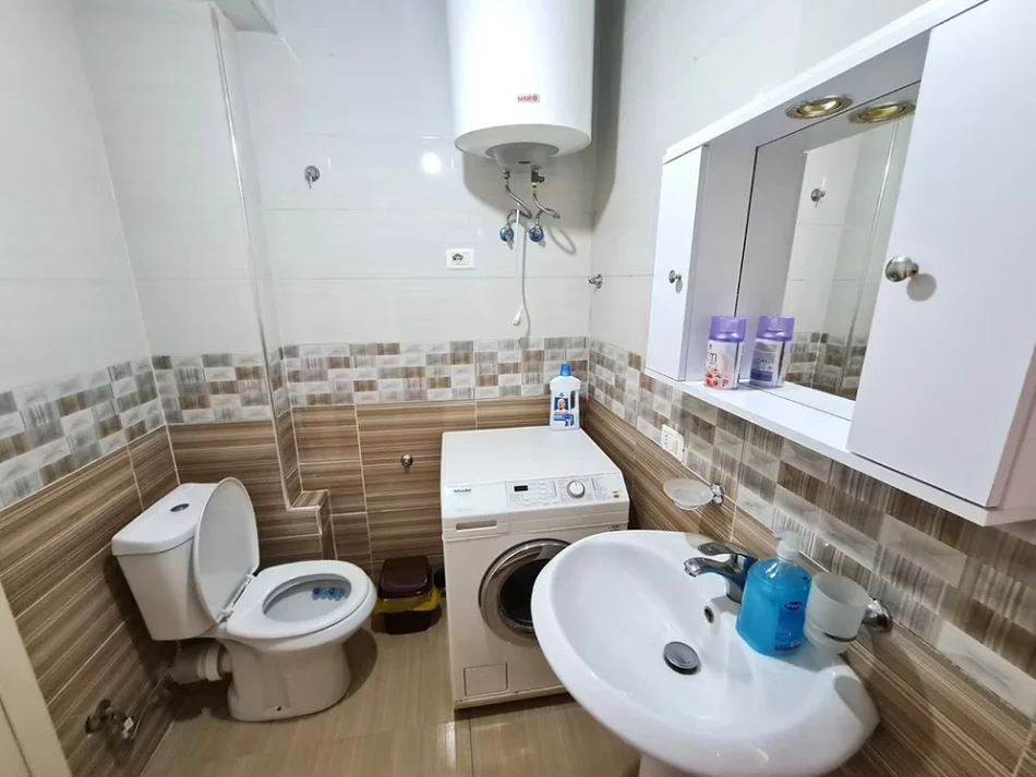 Tirane, jepet me qera apartament 1+1 Kati 6, 40 m² 400 € (Farmacia 10)