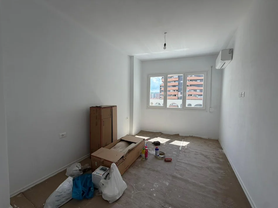 Tirane, jepet me qera apartament 3+1 Kati 2, 131 m² 800 € (Astiri)