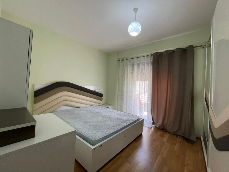 Tirane, jepet me qera apartament 2+1 Kati 2, 90 m² 500 € (Liqeni i Thate)