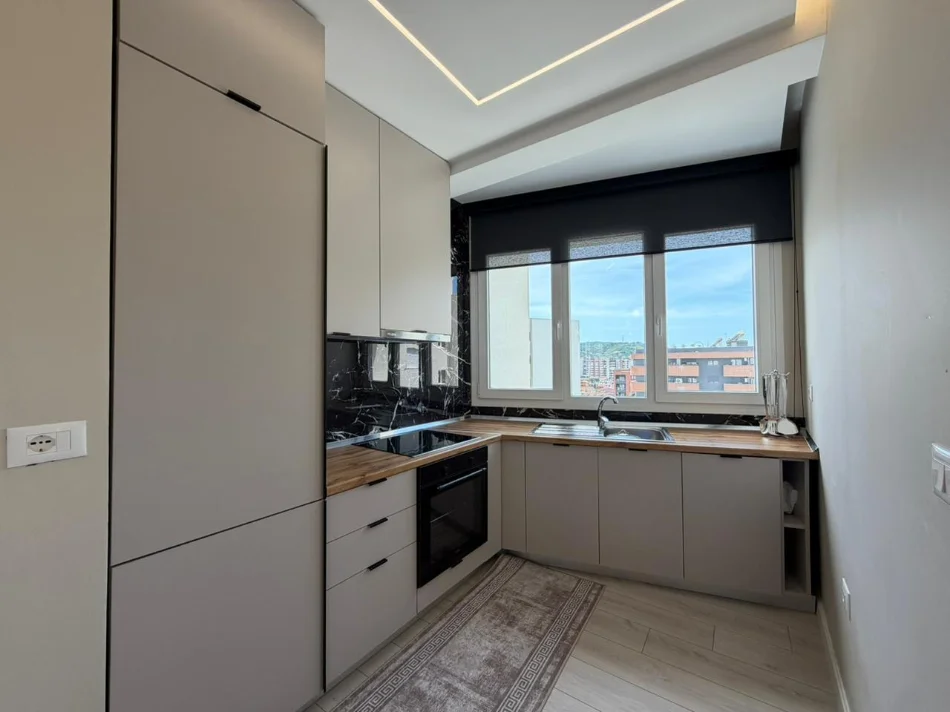 Tirane, shitet apartament 3+1 Kati 9, 140 m² 280.000 € (Astiri)