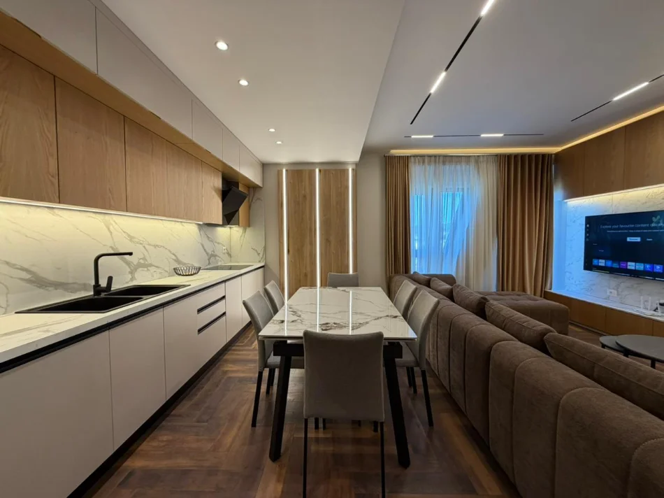 Tirane, jepet me qera apartament 2+1 Kati 13, 130 m² 1.800 € (21 Dhjetori)