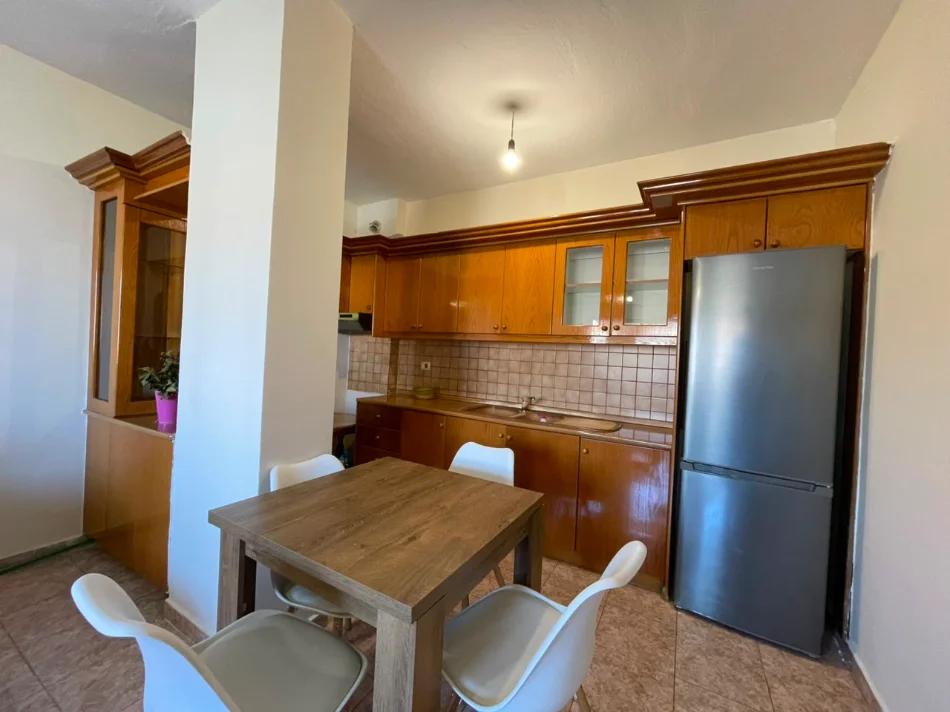 Tirane, jepet me qera apartament 1+1 Kati 5, 70 m² 350 € (Komuna e Parisit)