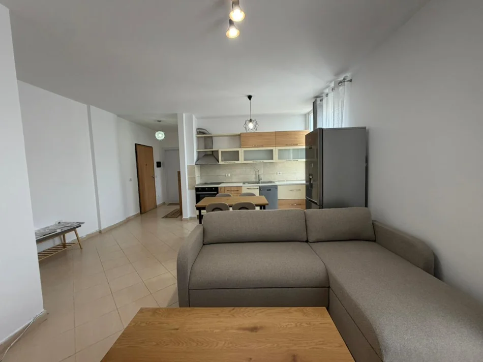 Tirane, jepet me qera apartament 1+1 Kati 5, 50 m² 600 € (Komuna e Parisit)