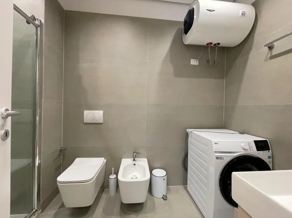 Tirane, jepet me qera apartament 2+1 Kati 3, 105 m² 600 € (Liqeni i Thate)