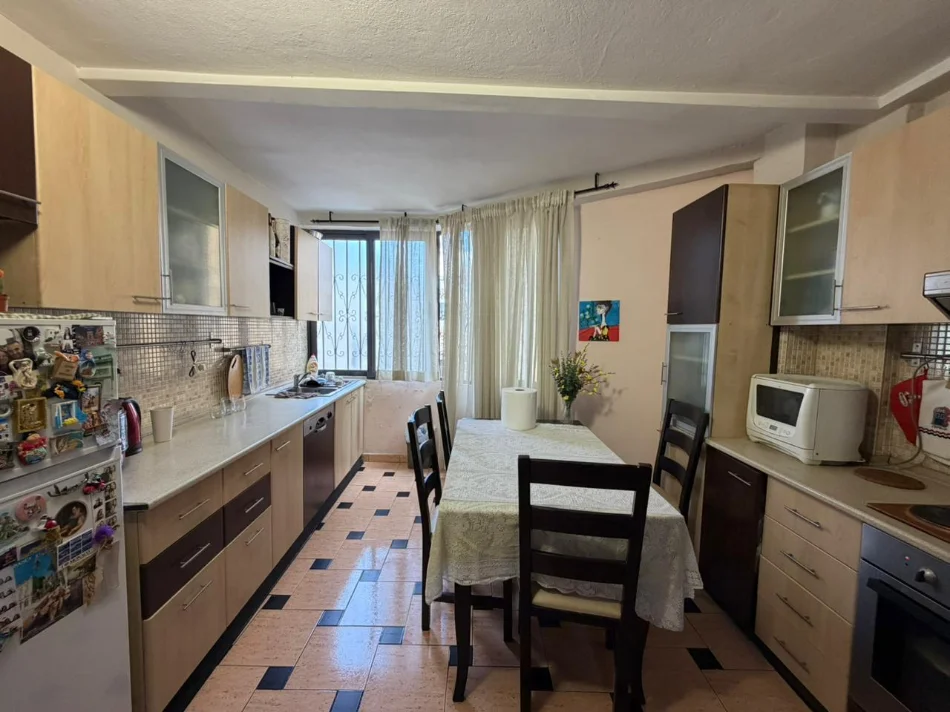 Tirane, shitet apartament 2+1 Kati 2, 77 m² 140.000 € (Oxhaku)
