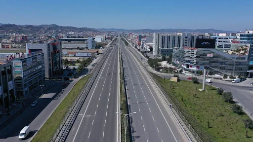 Tirane, jepet me qera , (Autostrada Tirane - Durres)
