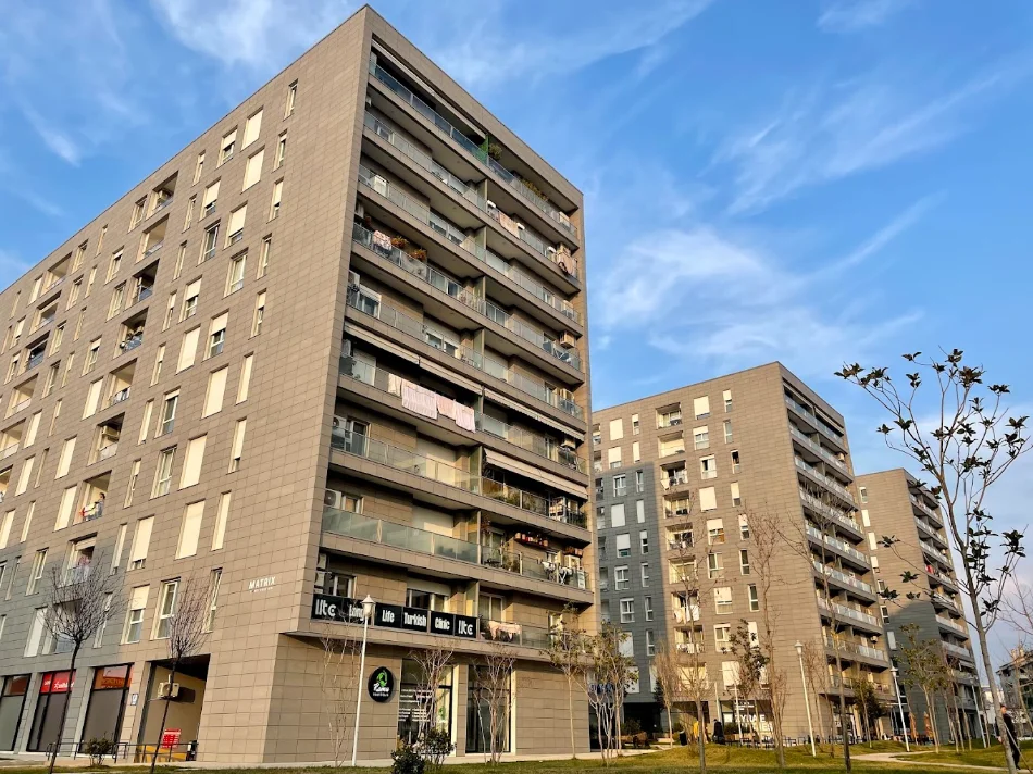 Tirane, jepet me qera apartament 2+1+Ballkon Kati 2, 105 m² 750 € (Fiori di Bosco, Don Bosko)