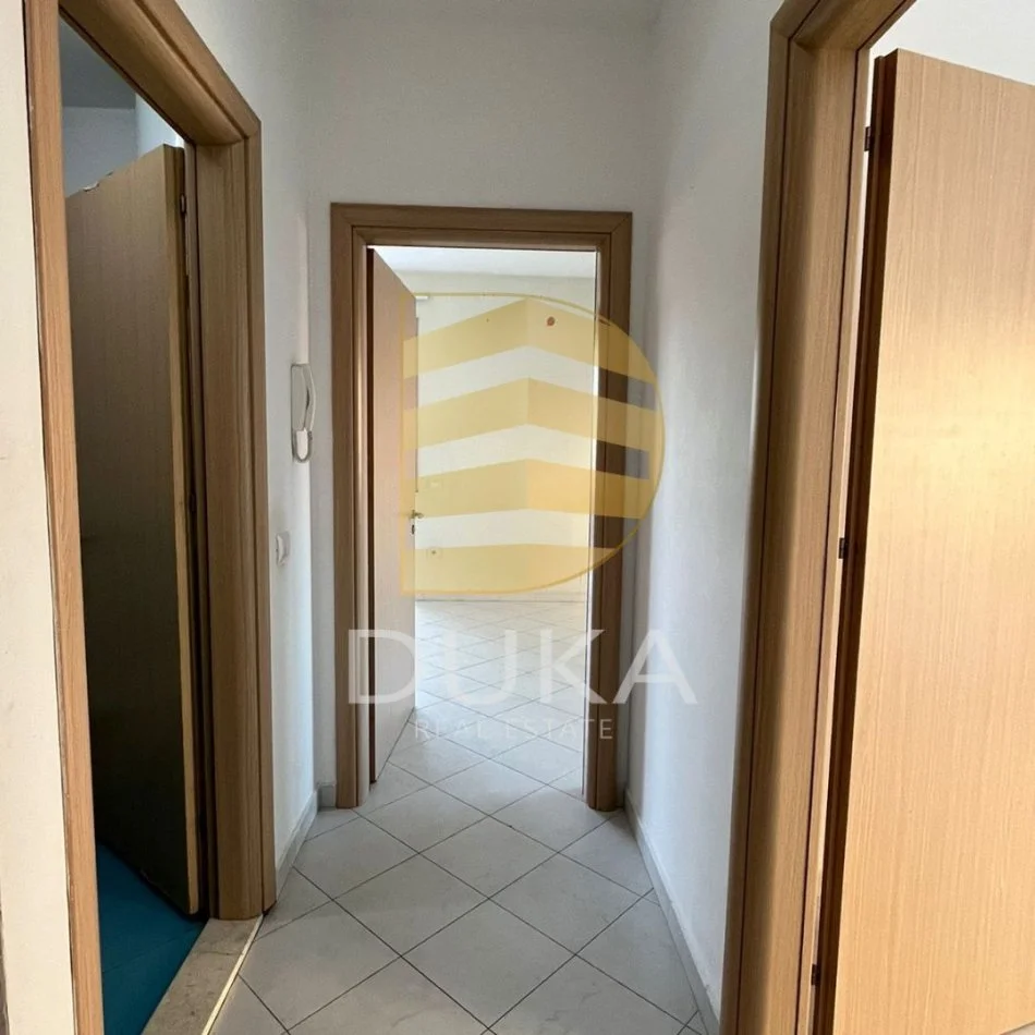 Tirane, shitet apartament 1+1+Ballkon Kati 2, 73 m² 129.000 € (Ali Demi)