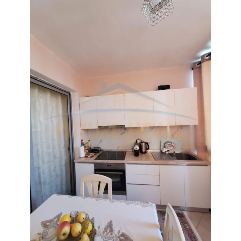 Tirane, shitet apartament 1+1 Kati 5, 55 m² 73.000 € (FRESK)