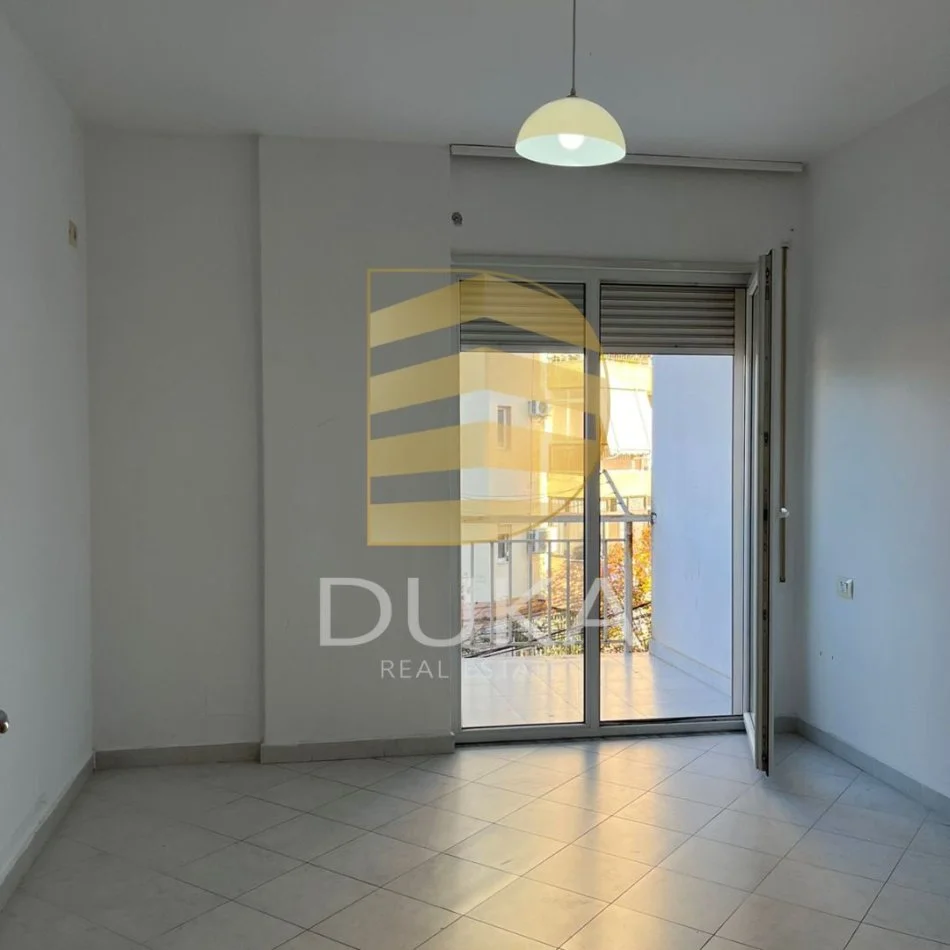 Tirane, shitet apartament 1+1+Ballkon Kati 2, 73 m² 129.000 € (Ali Demi)
