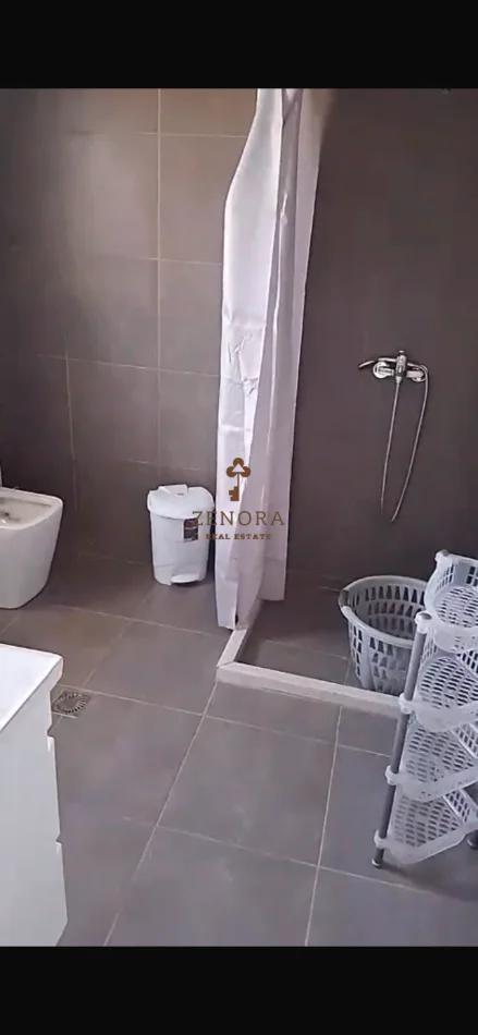 Tirane, jepet me qera apartament 3+1+Ballkon Kati 1, 134 m² 550 € (Rruga e Elbasanit)