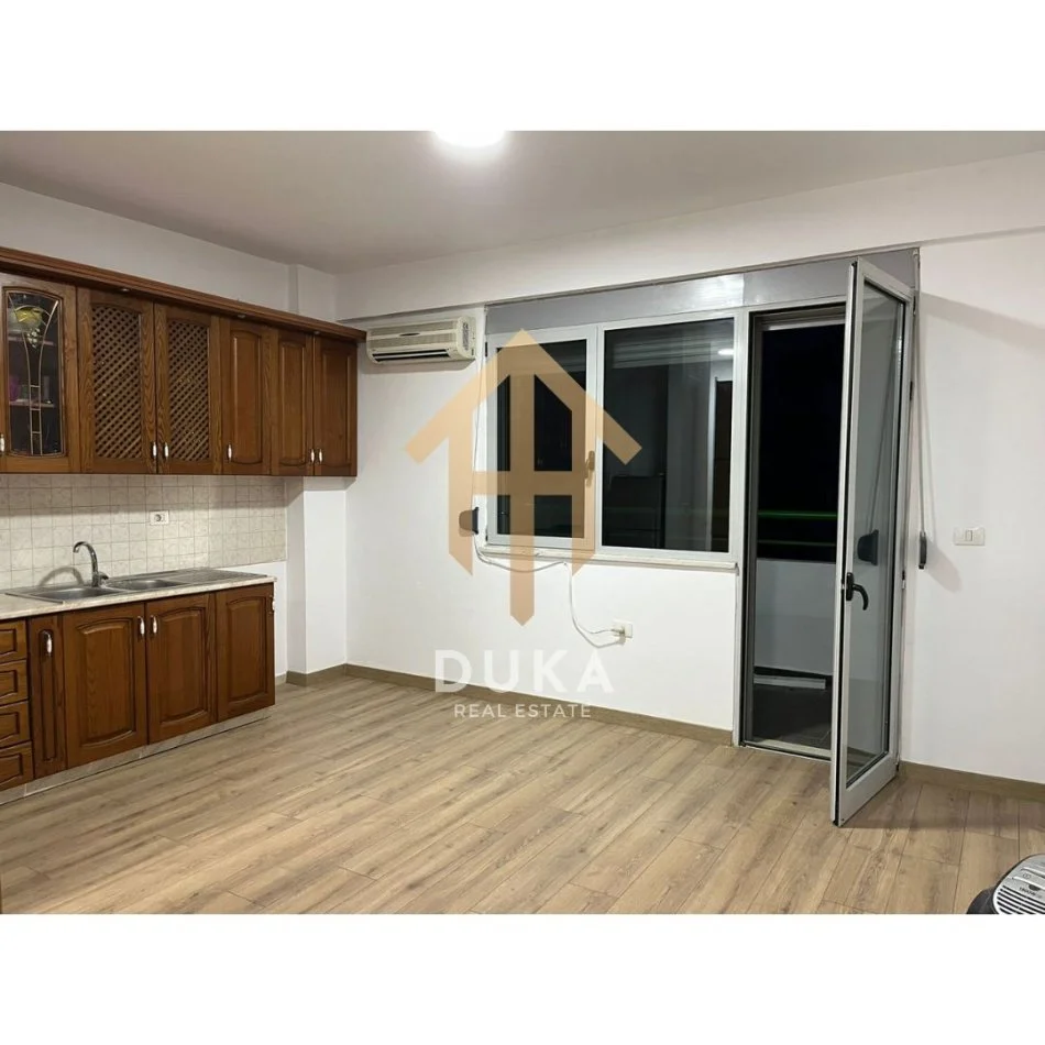 Tirane, jepet me qera apartament 2+1 Kati 7, 90 m² 500 € (Rruga e Dibres)