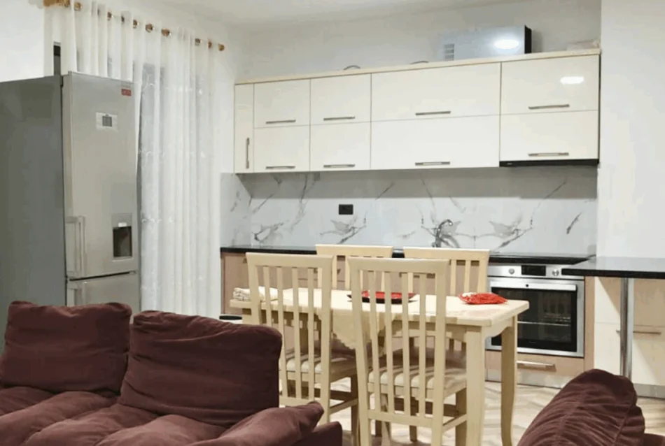 Tirane, jepet me qera apartament 2+1 Kati 5, 115 m² 500 € (Rruga 5 Maji)