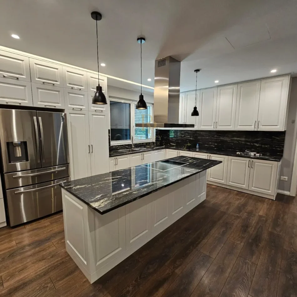 Tirane, jepet me qera Vile 5+1+Ballkon Kati 1, 803 m² 5.000 € (Akacia Hill)