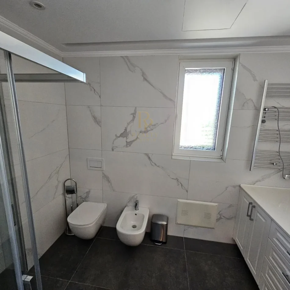 Tirane, jepet me qera Vile 5+1+Ballkon Kati 1, 803 m² 5.000 € (Akacia Hill)