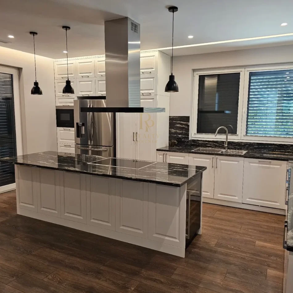 Tirane, jepet me qera Vile 5+1+Ballkon Kati 1, 803 m² 5.000 € (Akacia Hill)