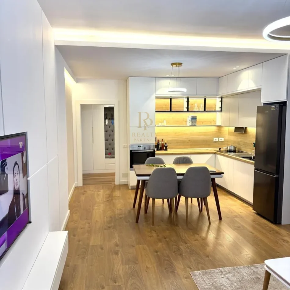 Tirane, jepet me qera apartament 2+1+Ballkon Kati 4, 100 m² 1.000 € (Rr. Fuat Toptani)